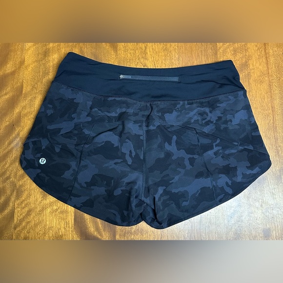 Lululemon Black Camo Speed Up Shorts Size 8 Tall - Picture 6 of 9